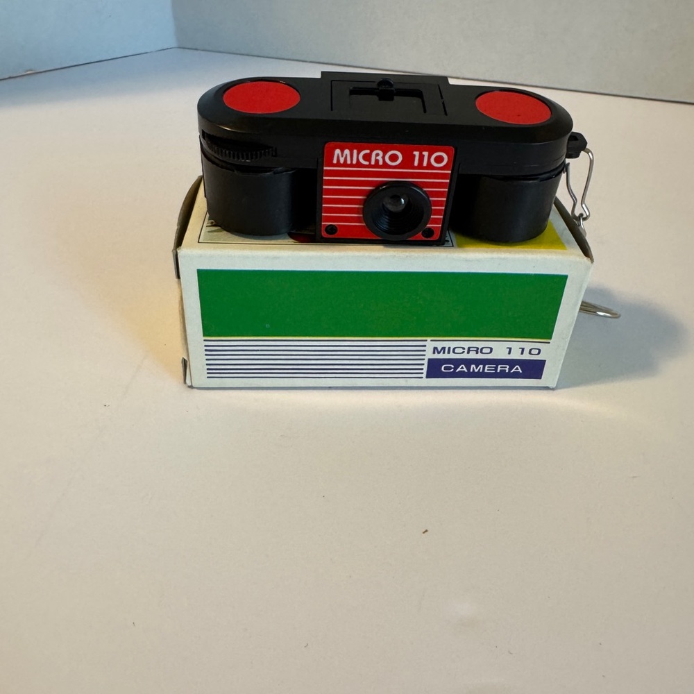 VINTAGE MICRO 110  KEYCHAIN CAMERA W Original Box And Instructions  1970’s 0015